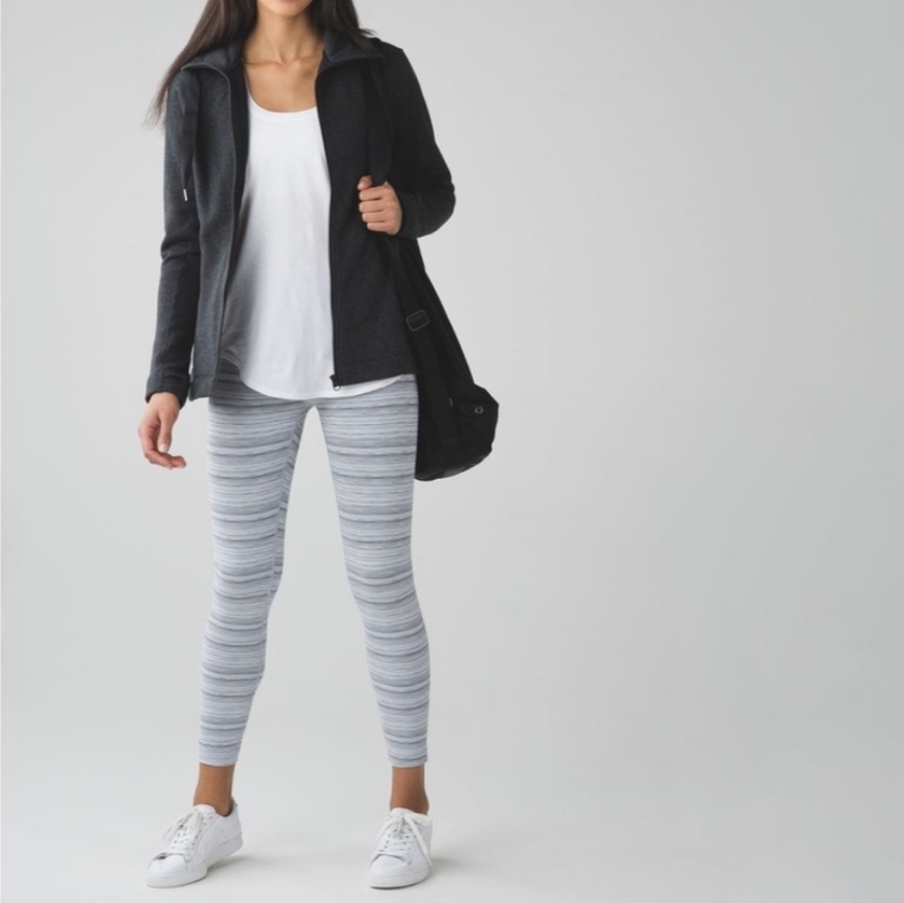 Lululemon High Times Pant Cyber Stripe White Silver Fox 7/8 Length Size 6